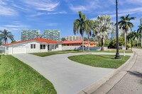 299 Atlantic Isle in Sunny Isles Beach, FL - Building Photo - Building Photo