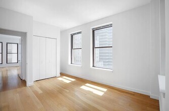 15 Broad St in New York, NY - Building Photo - Building Photo