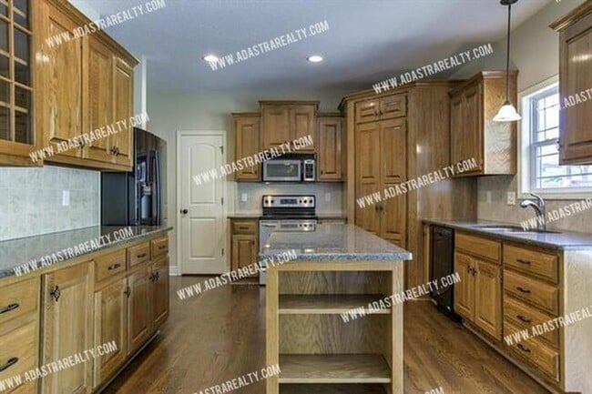 10580 S Millstone Dr in Olathe, KS - Building Photo - Building Photo