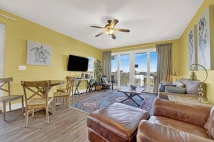 9800 S Thomas Dr in Panama City Beach, FL - Building Photo
