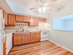 801 S Dwyer Ave in Arlington Heights, IL - Building Photo - Building Photo