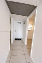 9330 Lagoon Pl in Davie, FL - Building Photo - Building Photo