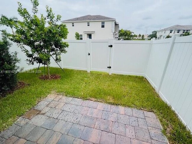 164 SW 171st Terrace in Pembroke Pines, FL - Building Photo - Building Photo