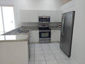 1870 NW 100th Way in Pembroke Pines, FL - Building Photo - Building Photo