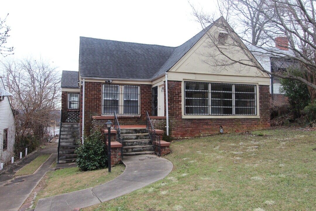 1605 4th Terrace W in Birmingham, AL - Building Photo
