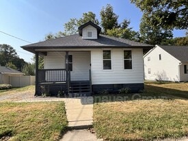 106 E Phillips St in Mascoutah, IL - Building Photo