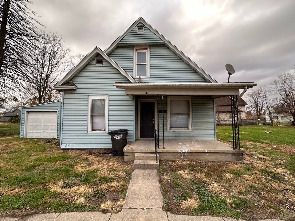 705 W Seminary St in Danville, IL - Building Photo