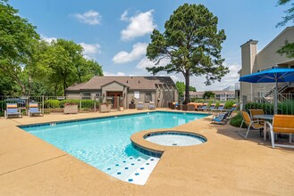 Reflection Pointe in Flowood, MS - Building Photo - Building Photo