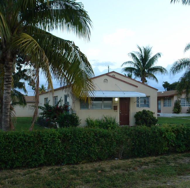 2347 Harding St in Hollywood, FL - Building Photo - Building Photo