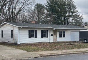 313 S 10th St in Oregon, IL - Building Photo