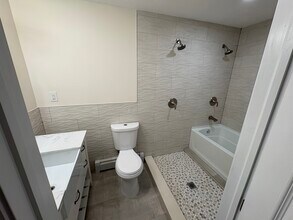 1542 Potter Blvd, Unit 1 in Bay Shore, NY - Building Photo - Building Photo