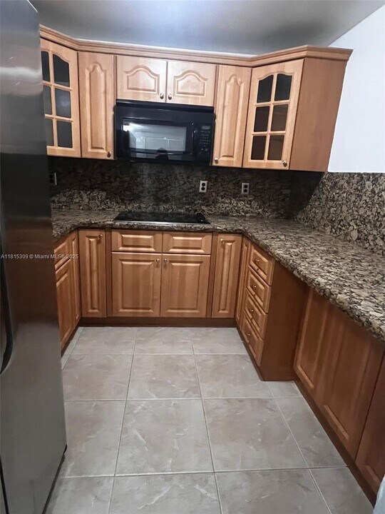 2075 SW 122nd Ave in Miami, FL - Building Photo