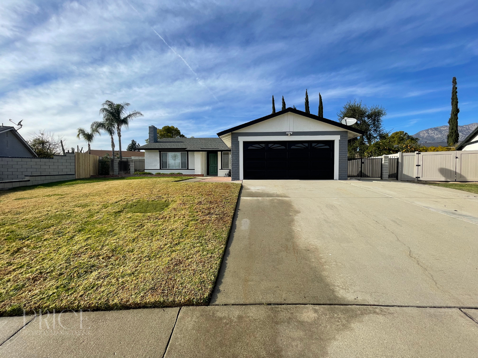 8324 Lion St in Rancho Cucamonga, CA - Building Photo