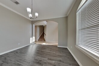 10014 Kendahlwood Ln in Tomball, TX - Foto de edificio - Building Photo