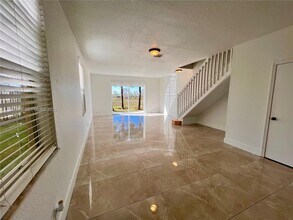 2433 Pasadena Way in Weston, FL - Foto de edificio - Building Photo