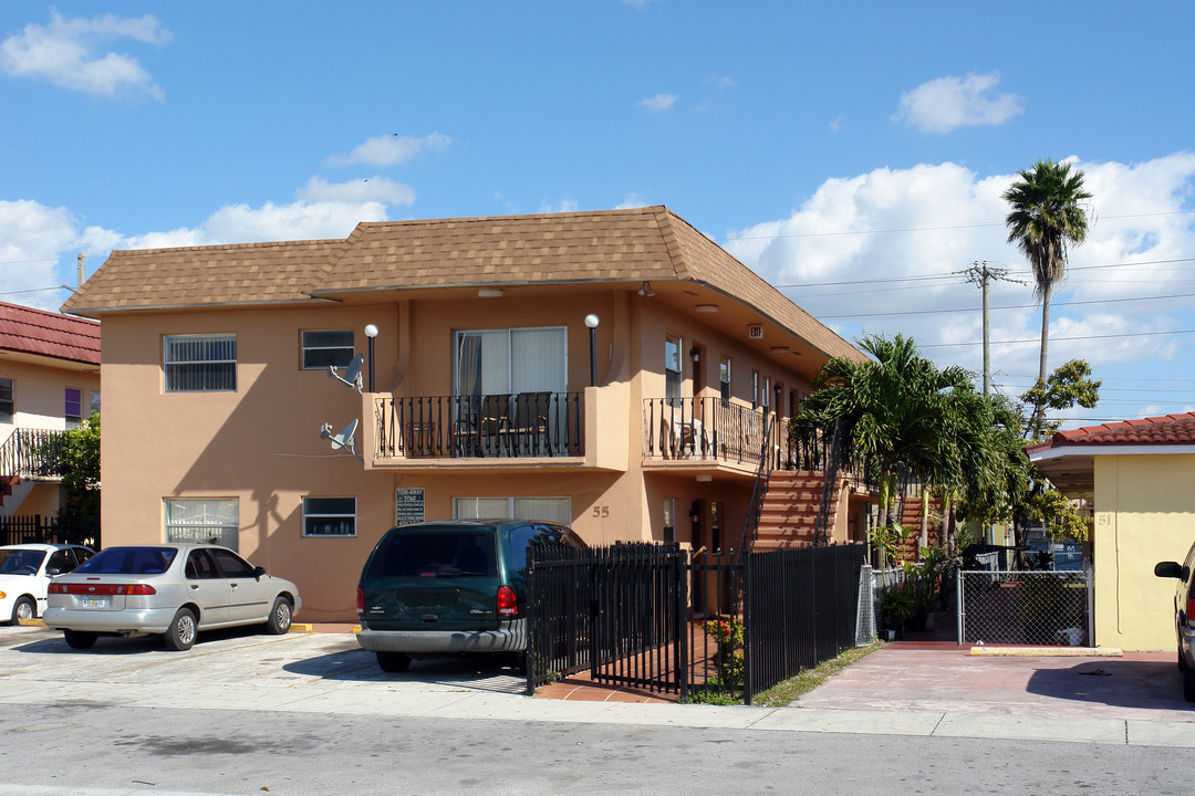 55 W 28th St in Hialeah, FL - Foto de edificio