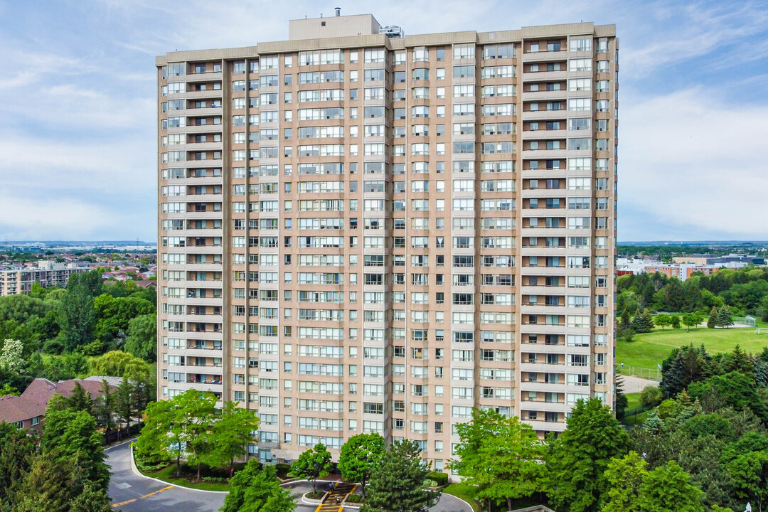 The Imperial in Brampton, ON - Building Photo