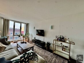 37 STREET in Queens, NY - Foto de edificio - Building Photo