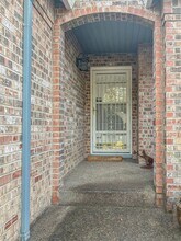 7098 SW Arranmore Way in Portland, OR - Building Photo - Building Photo