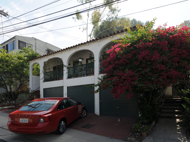 1724-1726 1/2 Redcliff St in Los Angeles, CA - Foto de edificio - Building Photo