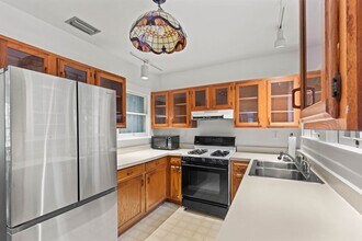 1202 NW 16th Ave in Gainesville, FL - Building Photo - Building Photo