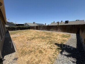 524 Mallard Ave in Lemoore, CA - Building Photo - Building Photo