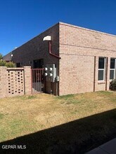 7465 Stoney Hill Dr in El Paso, TX - Foto de edificio - Building Photo