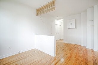 11700 Rue Pasteur in Montréal, QC - Building Photo - Building Photo