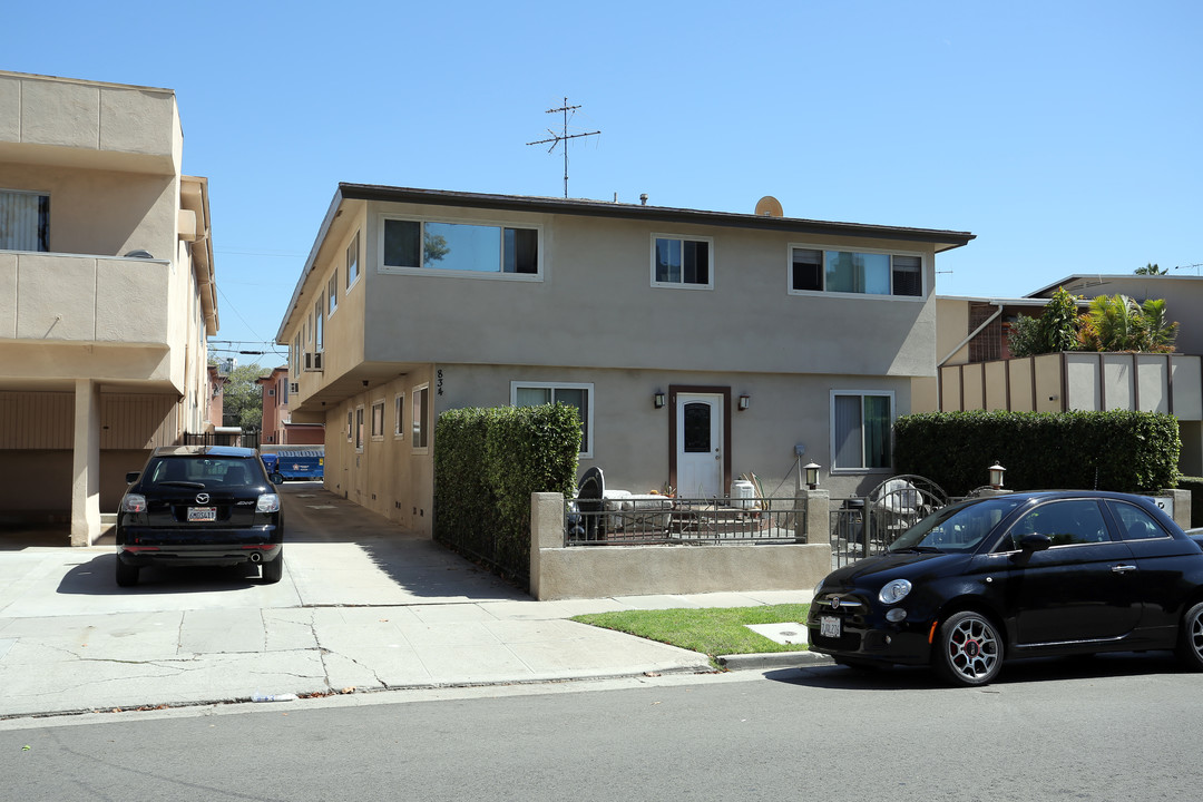 834 S Holt Ave in Los Angeles, CA - Foto de edificio