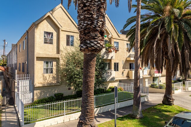 932 N Oxford Ave in Los Angeles, CA - Building Photo - Building Photo