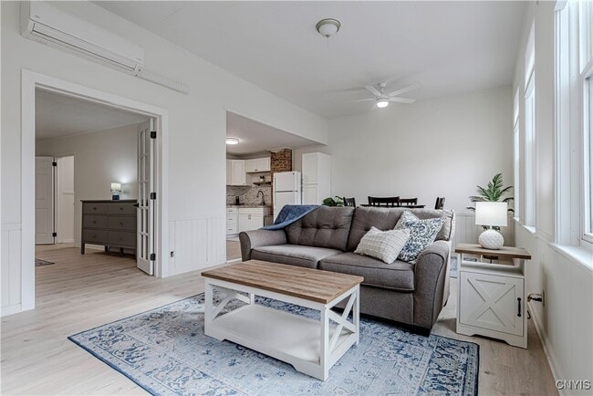 16 College St in Clinton, NY - Building Photo - Building Photo