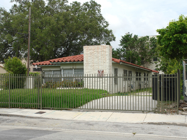 620 SW 6th Ave in Miami, FL - Building Photo - Building Photo