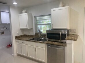 5237 Warren St in Naples, FL - Building Photo - Building Photo