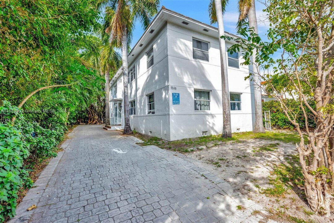 1536 Michigan Ave, Unit 4 in Miami Beach, FL - Building Photo