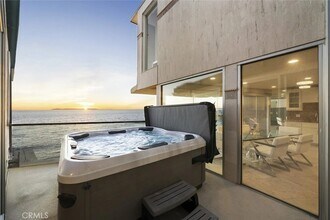 31877 Circle Dr in Laguna Beach, CA - Foto de edificio - Building Photo