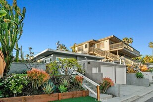 256 1/2 Avenida Madrid Unit B in San Clemente, CA - Building Photo
