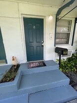 711 Gotham Ct in West Palm Beach, FL - Building Photo