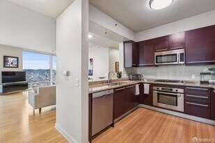425 1st St in San Francisco, CA - Building Photo