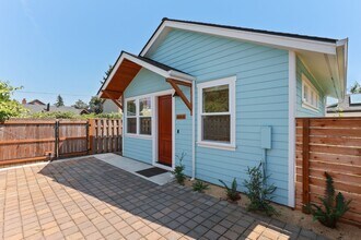 4030 SE 62nd Ave in Portland, OR - Building Photo - Building Photo