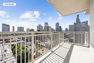 300 E 83rd St in New York, NY - Building Photo - Building Photo