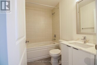 15 Watergarden Dr in Mississauga, ON - Building Photo - Building Photo