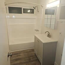 Gardena Capri Apartments in Gardena, CA - Foto de edificio - Building Photo