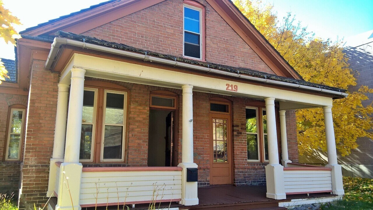 219 N 2nd St W in Missoula, MT - Building Photo