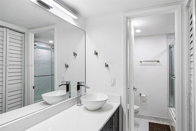 600 NE 36th St, Unit 311 in Miami, FL - Foto de edificio - Building Photo