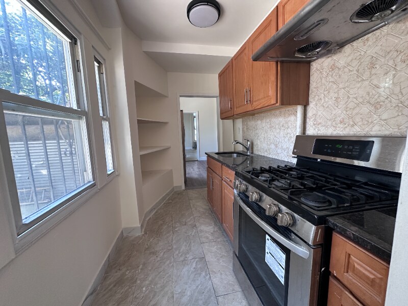 2332 Aqueduct Ave in Bronx, NY - Building Photo