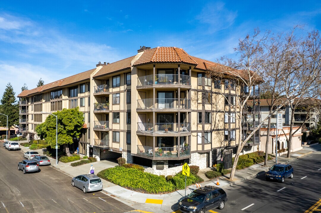 1132 Carpentier St in San Leandro, CA - Building Photo