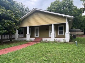 311 W Spring St in Weatherford, TX - Building Photo