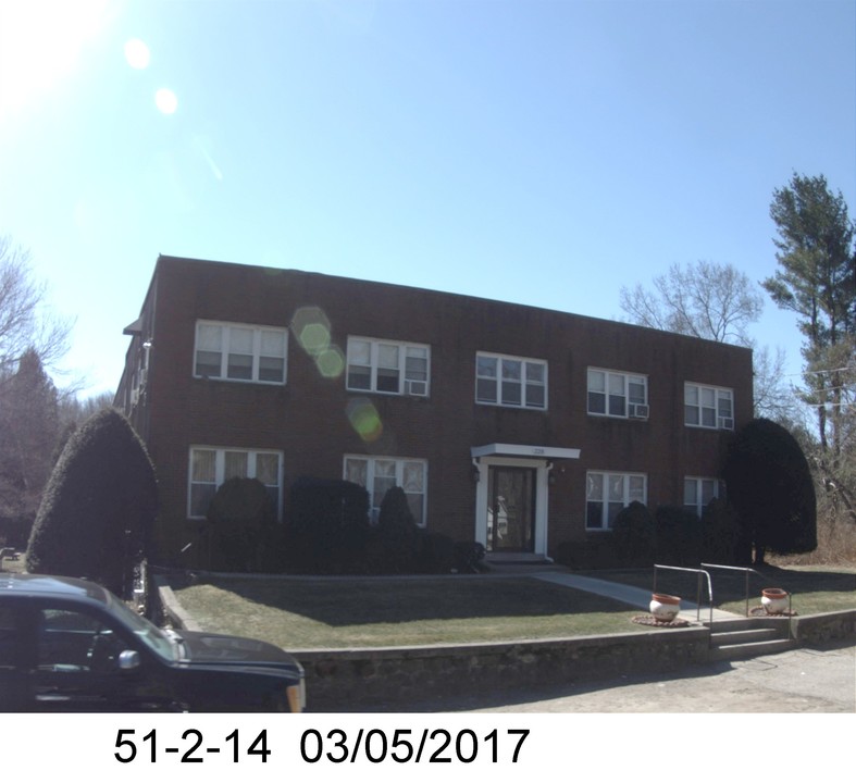 228 Old Grassy Hill Rd, Unit 2 in Orange, CT - Foto de edificio