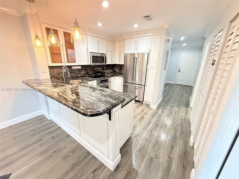 8851 NW 119th St, Unit 4308 in Hialeah, FL - Building Photo