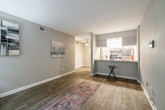 Vista Azul in Dallas, TX - Foto de edificio - Interior Photo